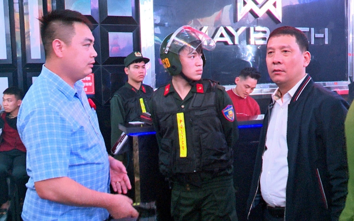 Đại tá Phan Văn Lý, Phó Giám đốc, Thủ trưởng Cơ quan Cảnh sát điều tra Công an tỉnh Ninh Bình trực tiếp có mặt tại hiện trường chỉ đạo vụ việc.