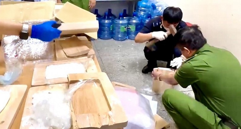 Ma tuý được cất giấu tinh vi trong ruột các khối thớt gỗ