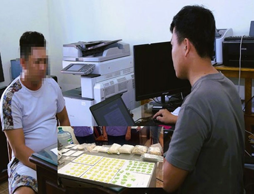 Đối tượng Lâm làm việc với công an, cùng tang vật (ảnh: CA)