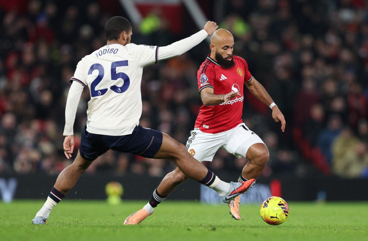 Mbeumo gây ra nhiều nguy hiểm về phía khung thành West Ham (Ảnh: Reuters)