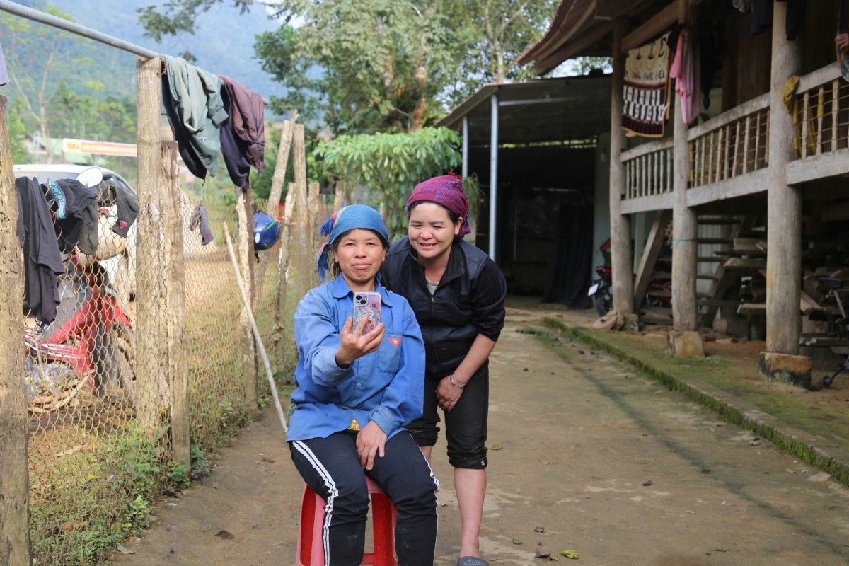 Người dân giờ biết sử dụng công nghệ để kết nối giao thương.