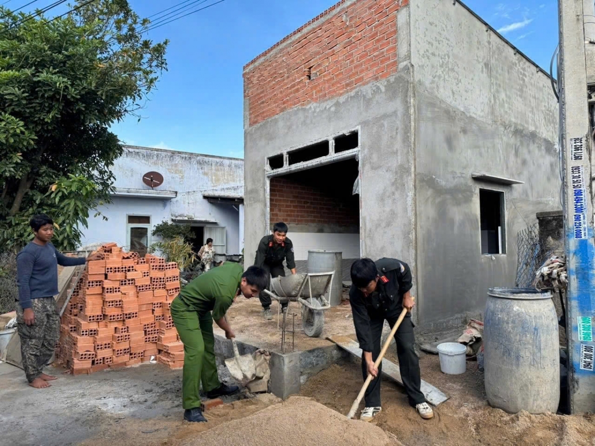 Công an tỉnh Khánh Hòa xây dựng nhà hỗ trợ người dân địa phương