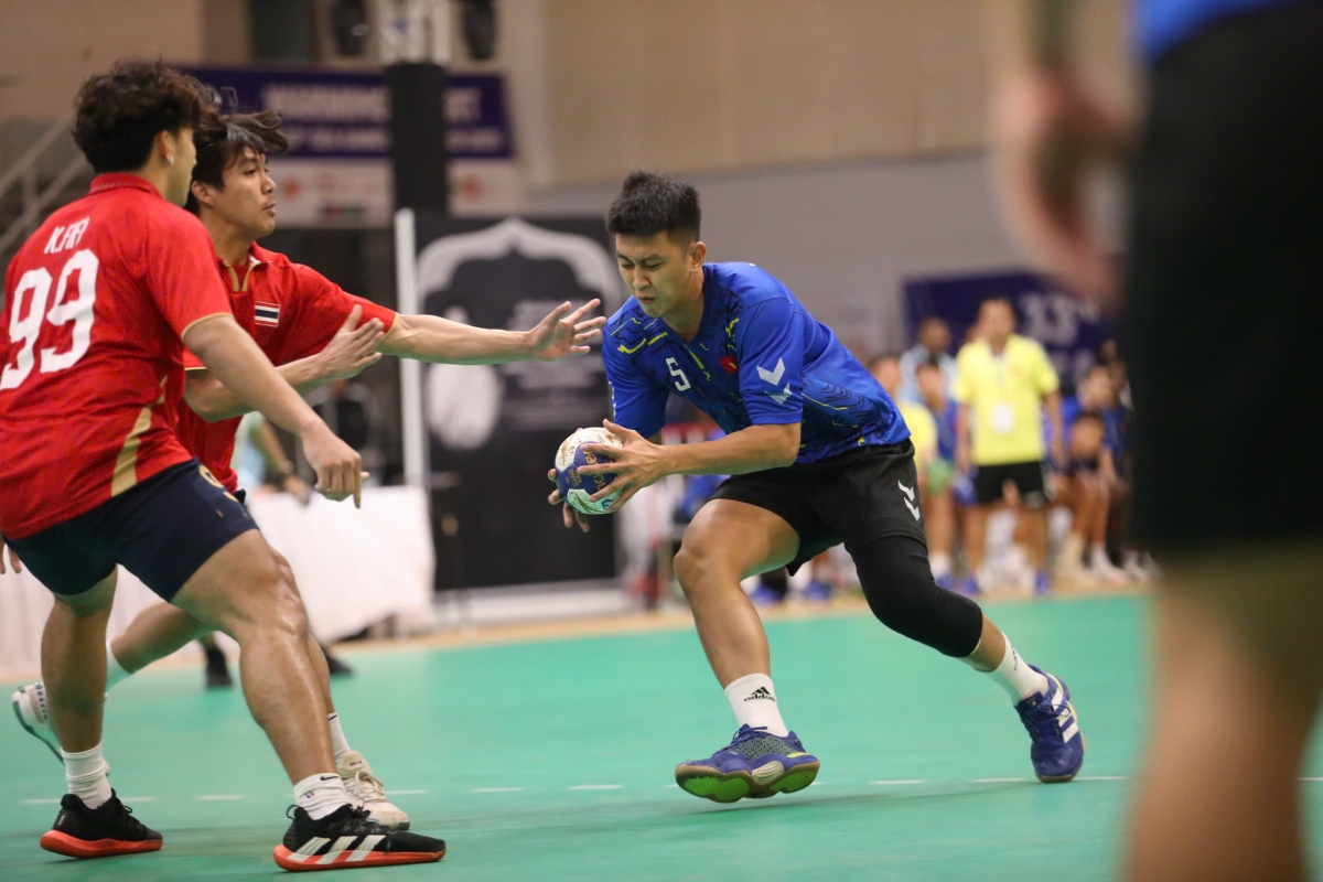 Hình ảnh đội bóng ném nam Việt Nam giành HCB SEA Games 33. (Ảnh: Bùi Lượng). 