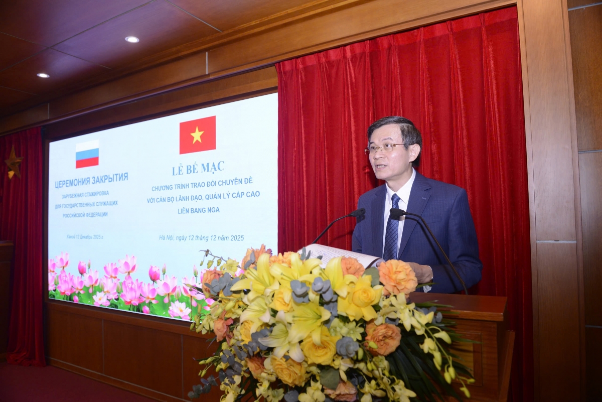 Phó Giáo sư, Tiến sĩ Đoàn Minh Huấn phát biểu tại buổi lễ