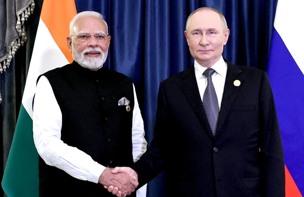 Lần gần nhất Tổng thống Nga Vladimir Putin và Thủ tướng Ấn Độ Narendra Modi gặp nhau là tại Trung Quốc hồi đầu tháng 9 (Ảnh: Reuters)