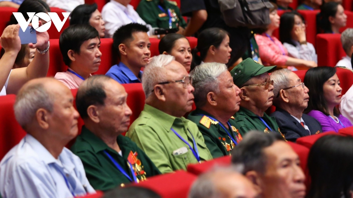 Người có công với cách mạng sẽ được nhận quà của Đảng và Nhà nước theo quy định của Pháp lệnh Ưu đãi người có công với cách mạng.