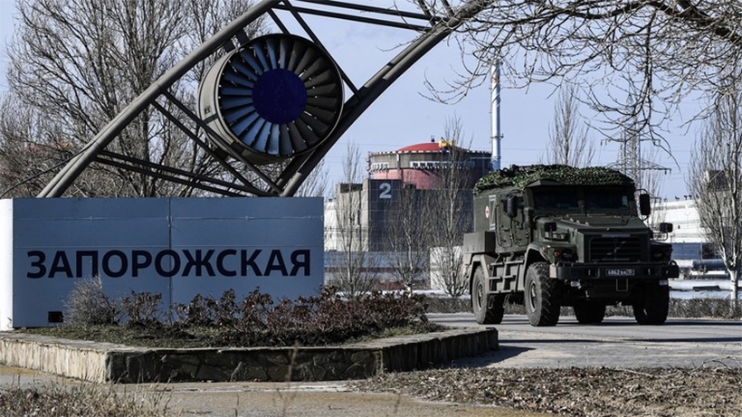 Xe thiết giáp của Nga tại Nhà máy điện hạt nhân Zaporizhzhia. Ảnh: RIA Novosti