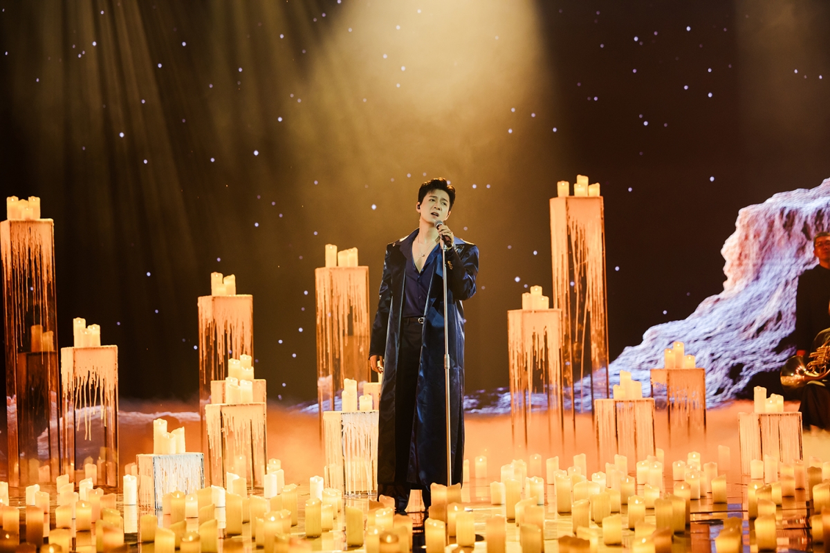 “Nhìn về phía anh” của Ngô Kiến Huy