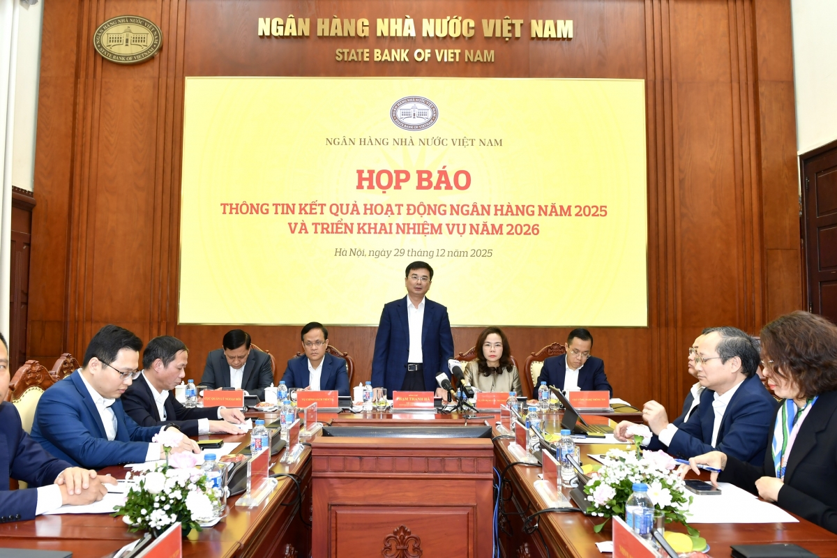 Phó Thống đốc NHNN Phạm Thanh Hà phát biểu tại họp báo