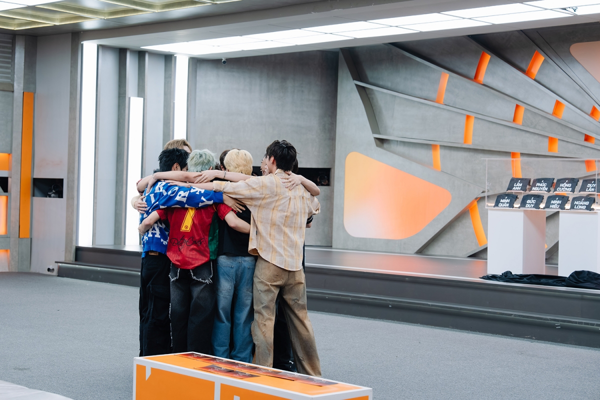 Nhóm Tân binh thăng cấp vỡ òa khi bảo toàn đội hình vào Chung kết