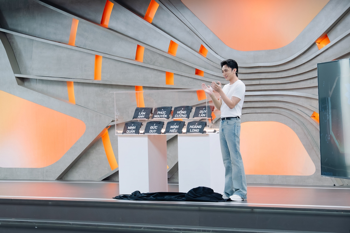 NSX Toàn năng Soobin tự hào nhìn 8 học trò tiến vào Chung kết