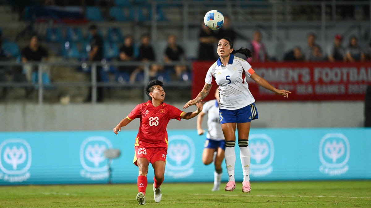 ĐT nữ Philippines vẫn chơi phòng ngự chắc chắn (Ảnh: LB)