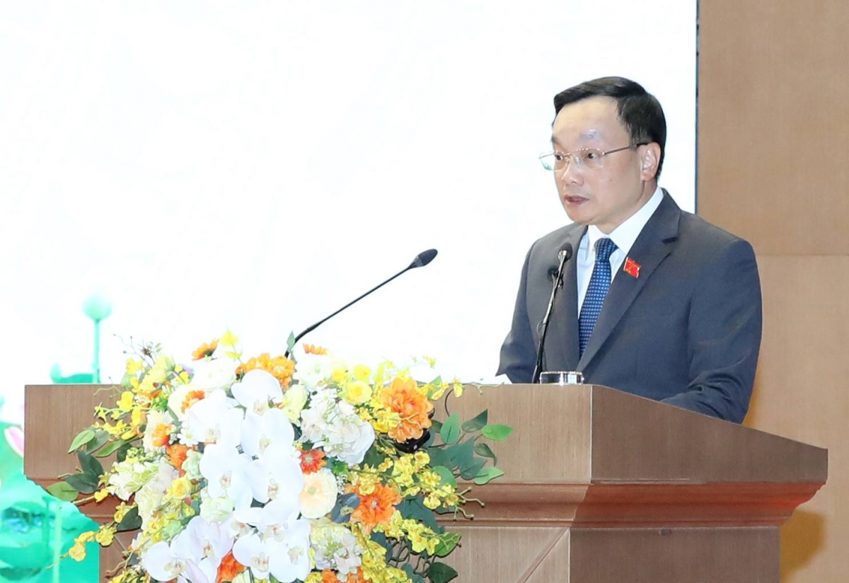 Ông Đỗ Đức Minh, Giám đốc Sở Tài chính tỉnh Lào Cai giải trình tại phiên chất vấn