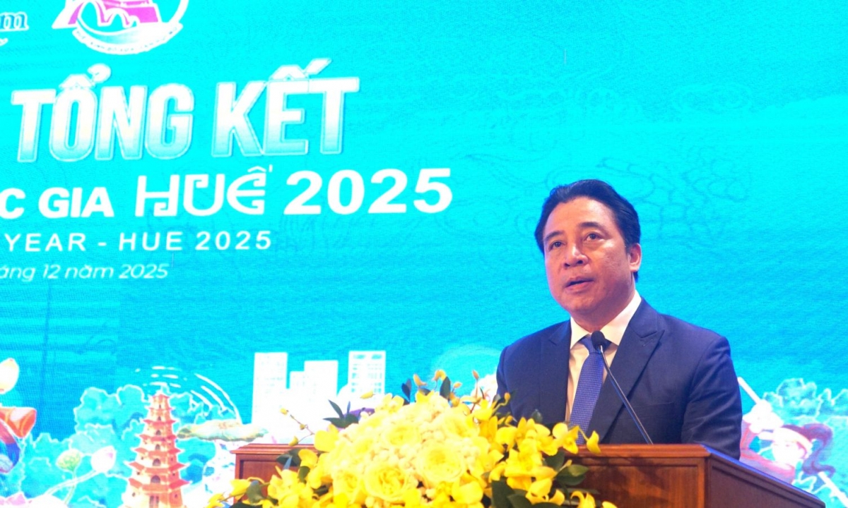 Ông Nguyễn Khắc Toàn, Chủ tịch UBND thành phố Huế phát biểu tại Hội nghị.