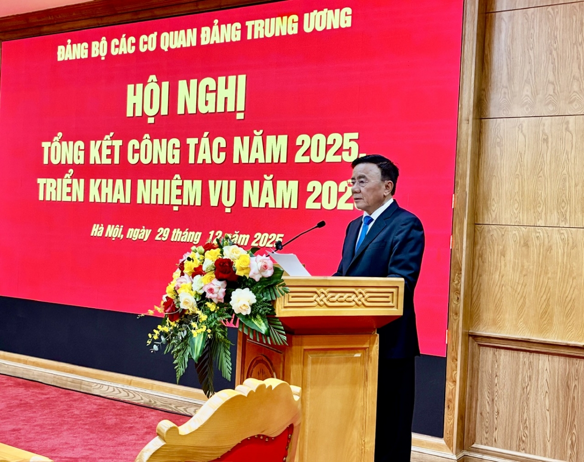 Ủy viên Bộ Chính trị, Thường trực Ban Bí thư, Bí thư Đảng ủy các cơ quan Đảng Trung ương Trần Cẩm Tú phát biểu tại hội nghị.  