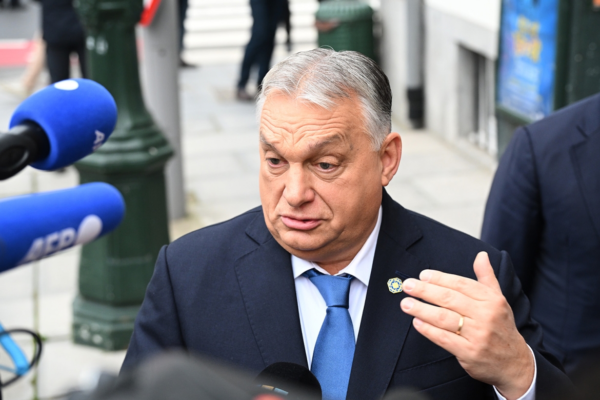 Thủ tướng Hungary Viktor Orban trả lời báo giới trước thềm thượng đỉnh EU ở Brussels, Bỉ, ngày 17/12/2025. Ảnh: AP