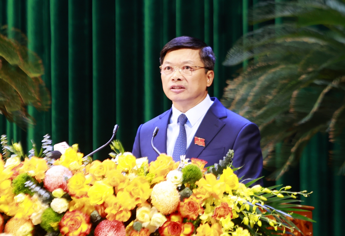 Phó Chủ tịch UBND tỉnh Bắc Ninh Đào Quang Khải báo cáo tình hình tình hình phát triển KT - XH năm 2025; mục tiêu, nhiệm vụ, giải pháp chủ yếu phát triển KT-XH năm 2026