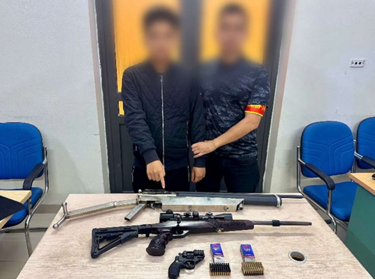 Đối tượng cùng tang vật là vũ khí, súng, đạn bị thu giữ