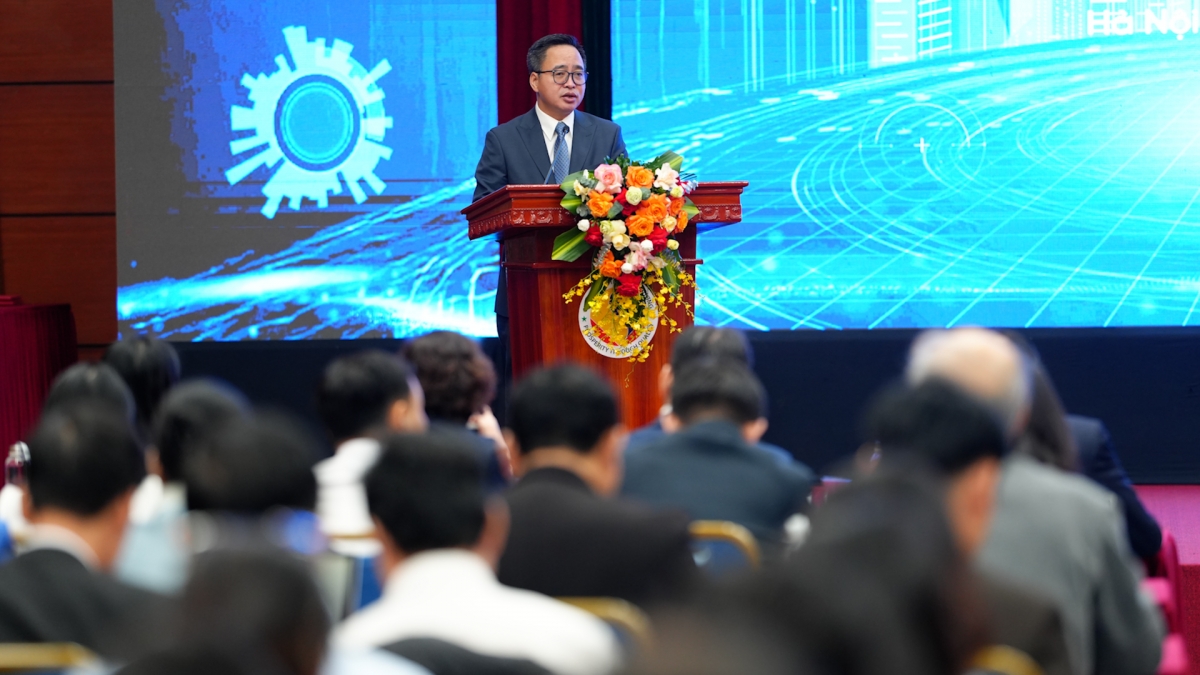 Ông Phạm Mạnh Hùng, Phó Tổng giám đốc Đài Tiếng nói Việt Nam (VOV) phát biểu tại Hội nghị