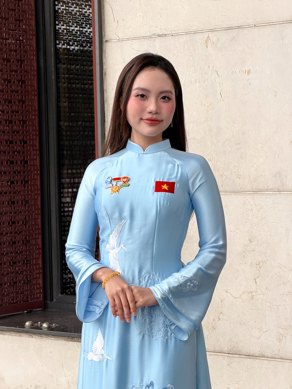 Phương Mỹ Chi vinh dự là nghệ sĩ trẻ duy nhất tham gia biểu diễn tại Đại hội Thi đua yêu nước toàn quốc 2025, đánh dấu lần thứ hai liên tiếp cô góp mặt tại sự kiện chính trị – xã hội đặc biệt quan trọng của đất nước, khẳng định hành trình làm nghề bền bỉ và tinh thần cống hiến của một công dân trẻ.