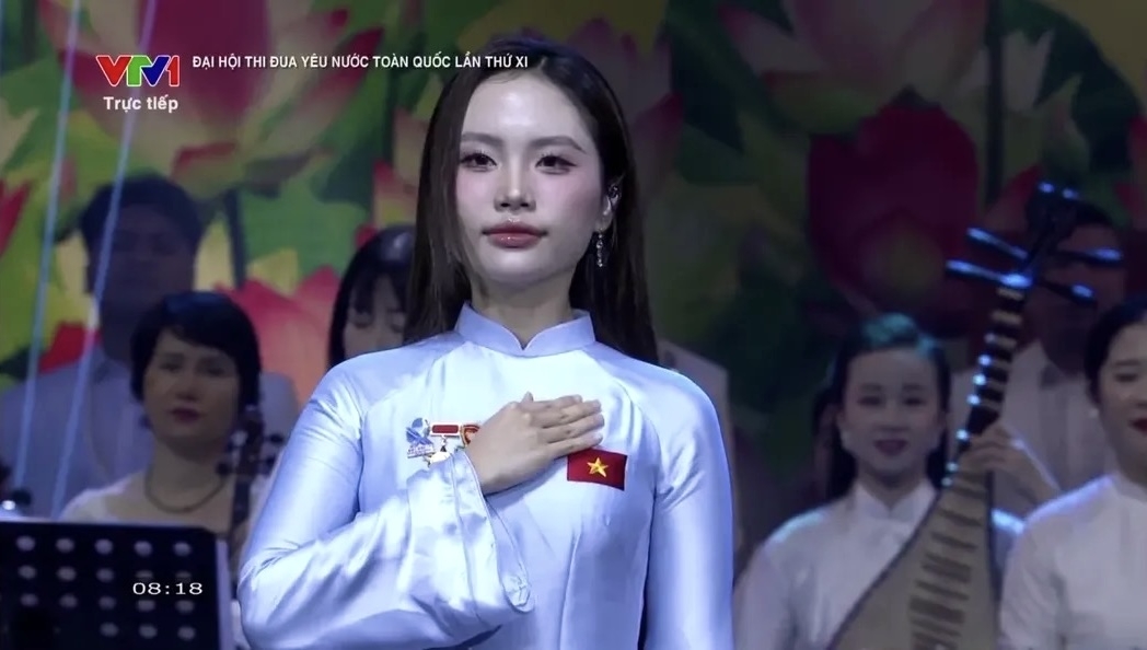 Phương Mỹ Chi biểu diễn tại Đại hội Thi đua yêu nước 2025