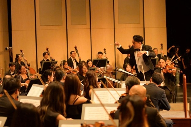 Nhạc trưởng Trần Nhật Minh sẽ tái hợp Dàn nhạc Giao hưởng Hà Nội trong hòa nhạc đầy cảm xúc đón năm mới 2026