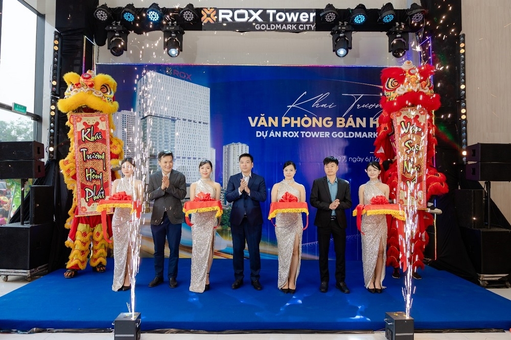 Đại diện Ban Lãnh đạo ROX Tower Goldmark City đã tổ chức khai trương văn phòng bán hàng, đồng thời công bố thông tin dự án được Sở Xây dựng chấp thuận đủ điều kiện đi vào hoạt động, sẵn sàng khai thác ngay