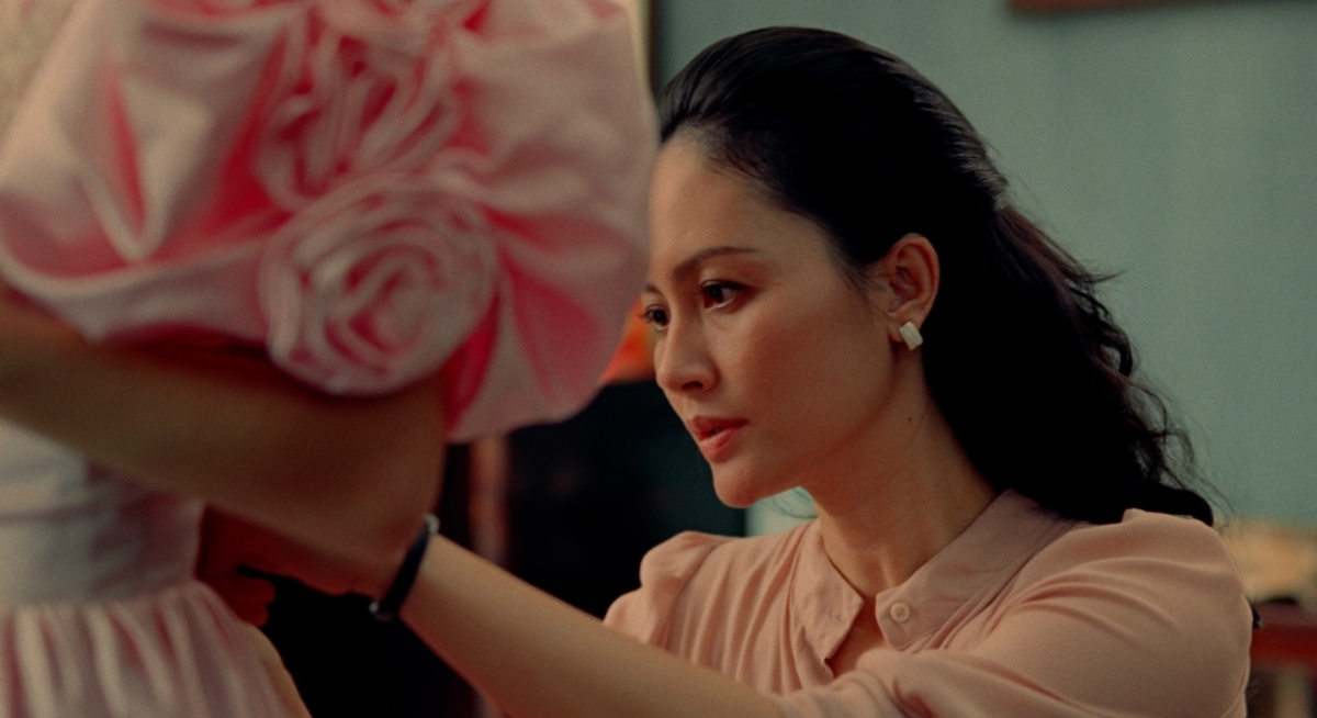 Dù ít nói, sự trầm tĩnh và ấm áp của Kỳ Nam lan tỏa qua từng cử chỉ nhỏ. Với những người dành thời gian quan sát, dễ nhận ra bên dưới vẻ trầm lặng ấy là tấm lòng rộng mở và đầy nhân hậu.