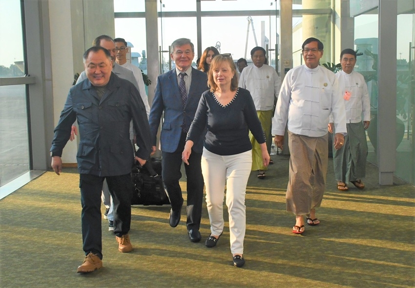 Quan sát viên các nước đến Yangon để giám sát cuộc tổng tuyển cử tại Myanmar. Ảnh: Truyền thông Nhà nước Myanmar