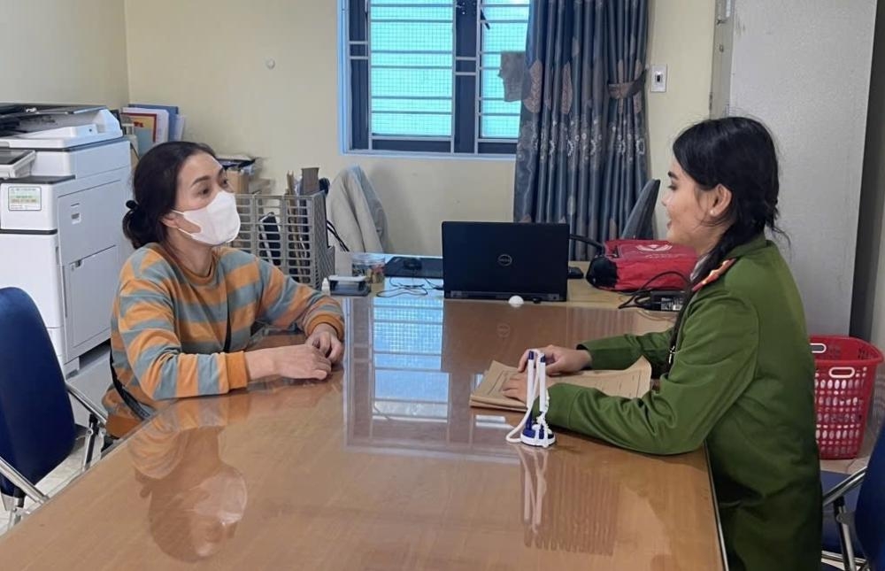 Chị H đến công an xã trình báo sự việc.