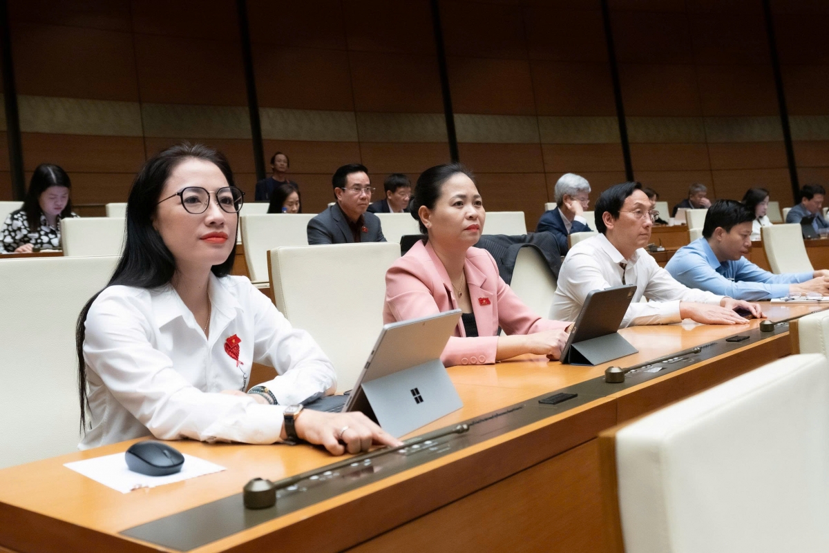 Đại biểu Quốc hội biểu quyết thông qua nhiều luật chiều ngày 10/12/2025 (Ảnh: Quốc hội)