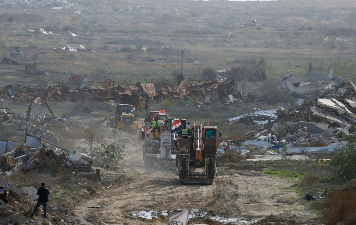 Phương tiện của Ai Cập tiến vào thành phố Gaza hôm 8/12. Nguồn: Reuters