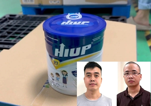 Phạm Quang Thịnh (trái) cùng La Khắc Minh cùng sản phẩm sữa HIUP được xác định là hàng giả. 