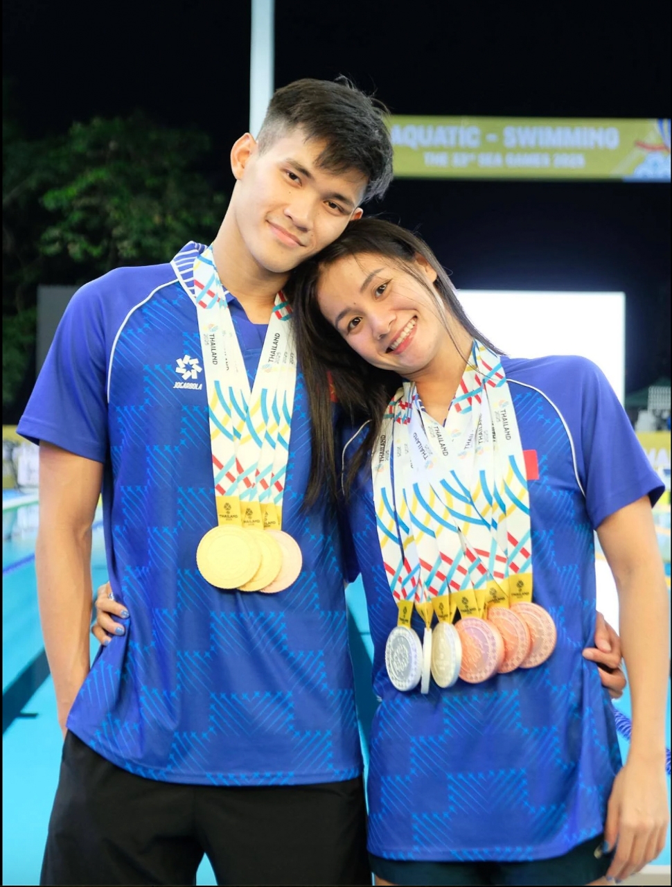 Võ Thị Mỹ Tiên (bên phải) là VĐV giành nhiều huy chương nhất của đoàn Việt Nam tại SEA Games 33.