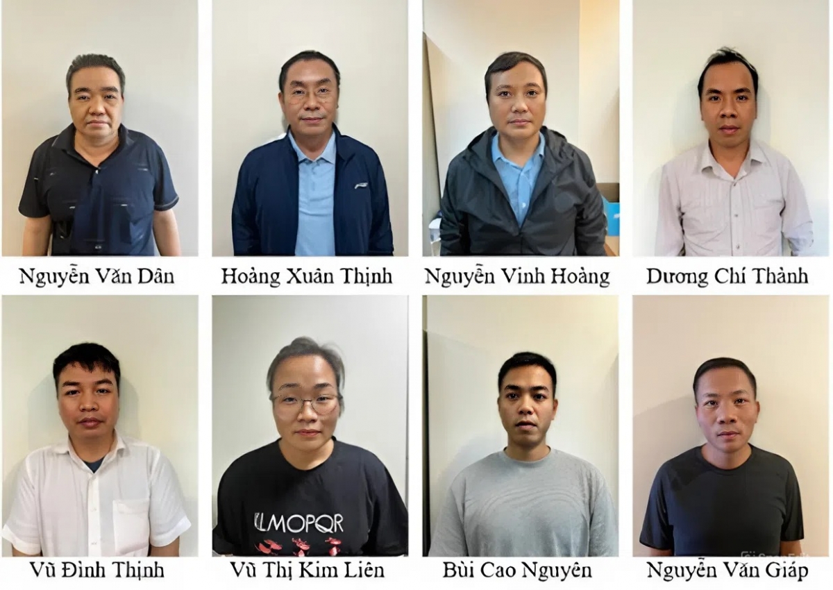 Bị can Nguyễn Văn Dân (giám đốc công ty Hoàng Dân, ngoài cùng bên trái) và các bị can trong vụ án.