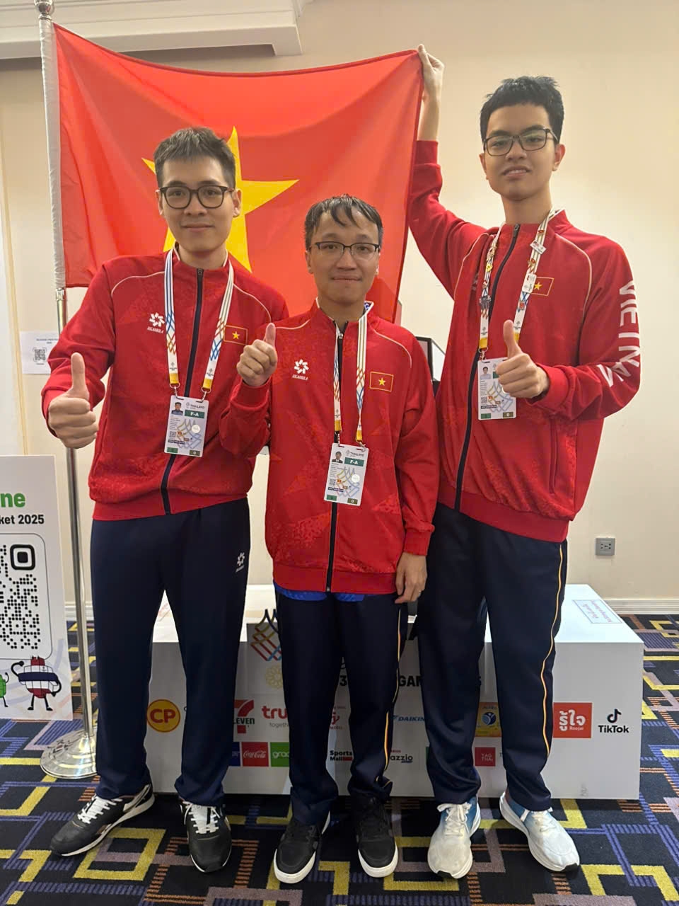 Nguyễn Ngọc Trường Sơn, Lê Tuấn Minh, Bành Gia Huy giành HCV nội dung cờ nhanh nam. (Ảnh: Liên đoàn cờ Việt Nam).