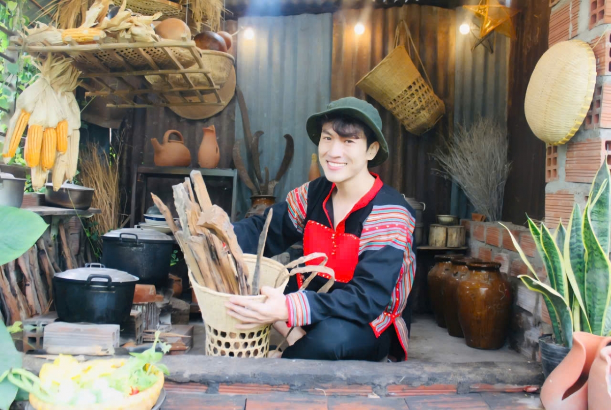 Anh Kpă Sa ở phường Ayun Pa với gian bếp thiết kế đậm chất văn hóa bản địa