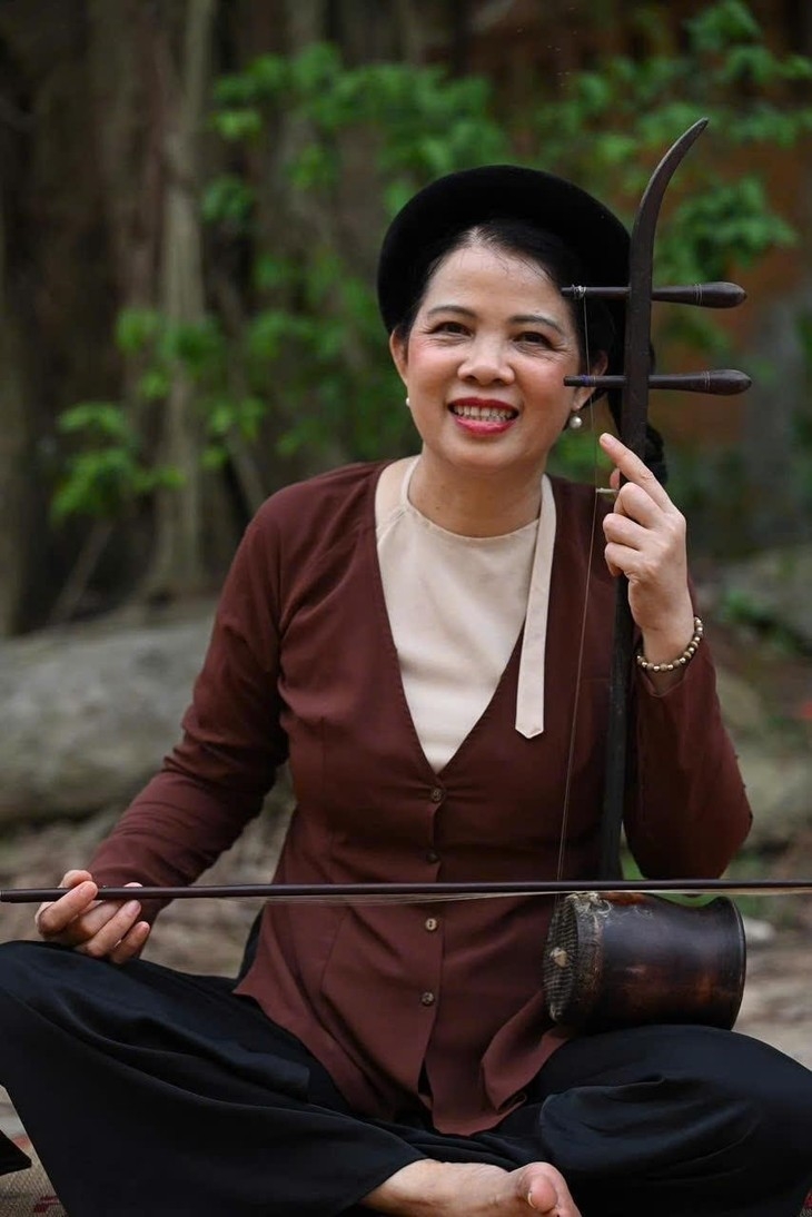 Nghệ nhân Tạ Hạnh rạng rỡ trên chiếu xẩm. Ảnh: Nhân vật cung cấp.