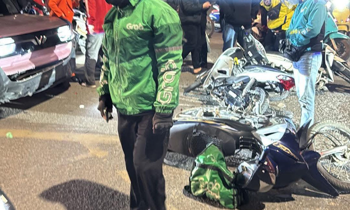 Nhiều phương tiện bị hư hỏng sau va chạm