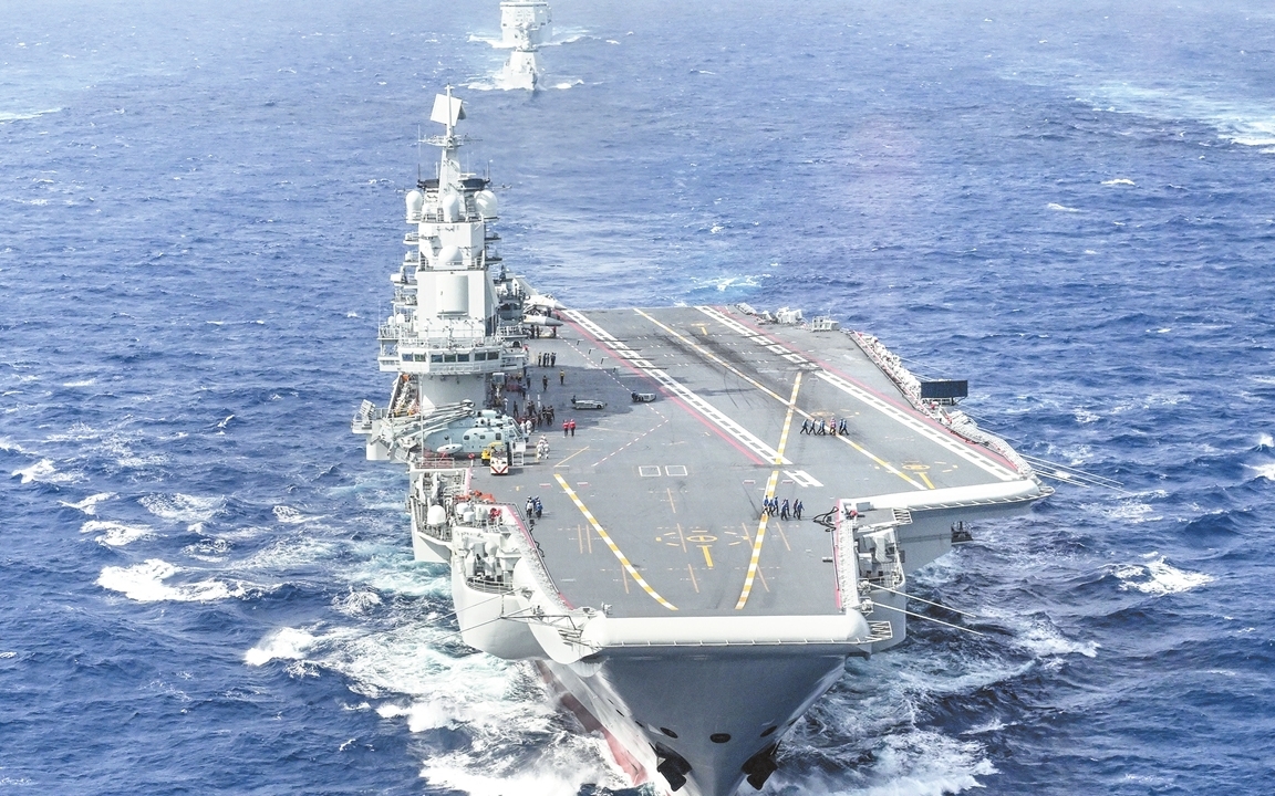 Tàu sân bay Liêu Ninh của Trung Quốc tham gia một cuộc tập trận ngày 21/10/2024. Ảnh: VCG.