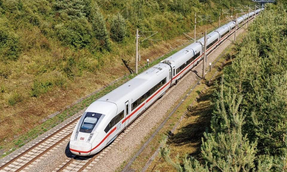 Bộ Xây dựng yêu cầu đẩy nhanh các bước chuẩn bị, từ giải phóng mặt bằng, lựa chọn tư vấn đến hoàn thiện cơ chế đặc thù, nhằm bảo đảm tiến độ khởi công Dự án đường sắt tốc độ cao Bắc – Nam theo kế hoạch. Ảnh minh họa.