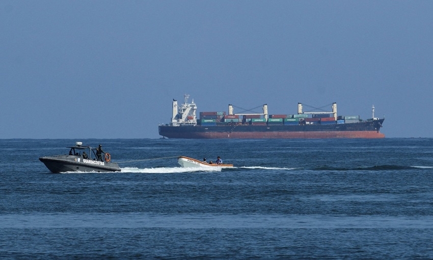 Mỹ ra lệnh phong tỏa toàn bộ các tàu chở dầu nằm trong diện trừng phạt khi đi vào và rời khỏi Venezuela. Ảnh: Reuters