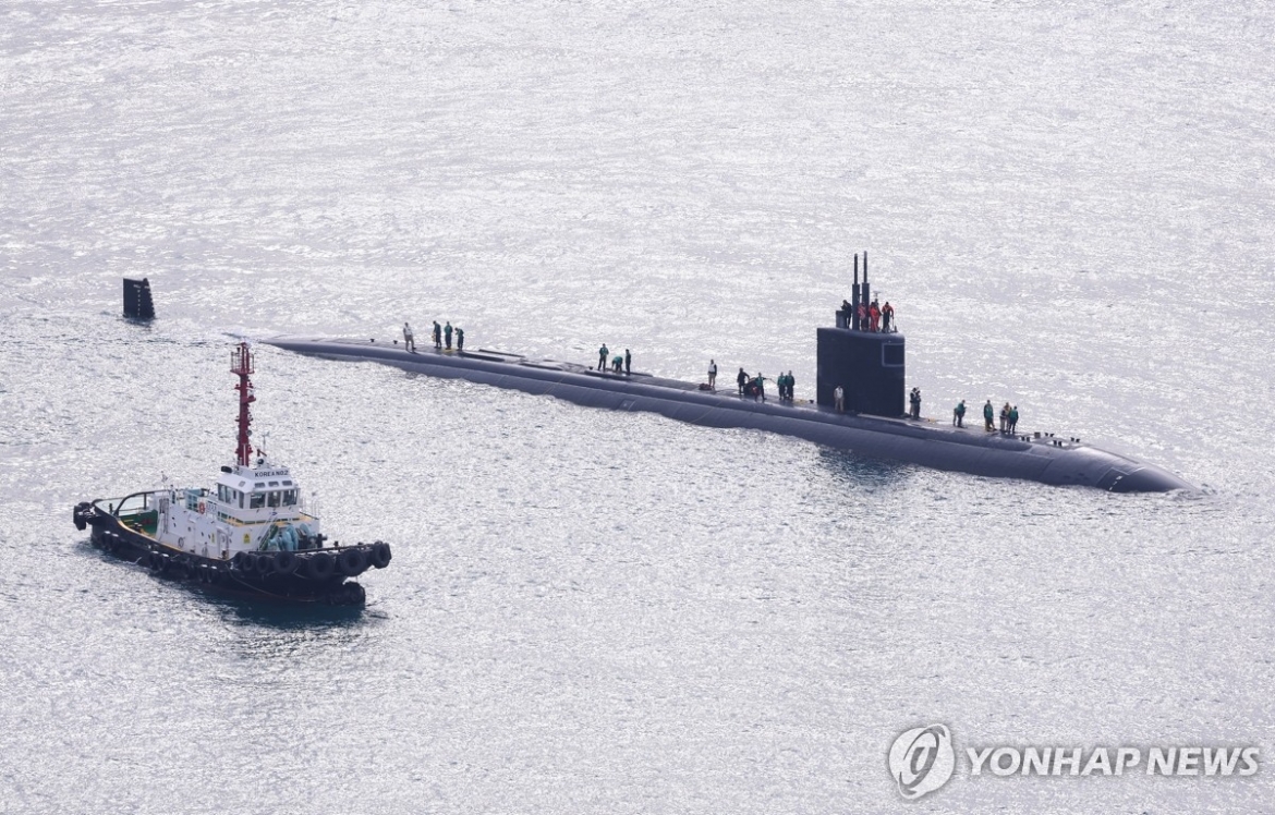 Tàu ngầm USS Greeneville cập quân cảng Pusan ngày 23/12. Ảnh: Yonhap News