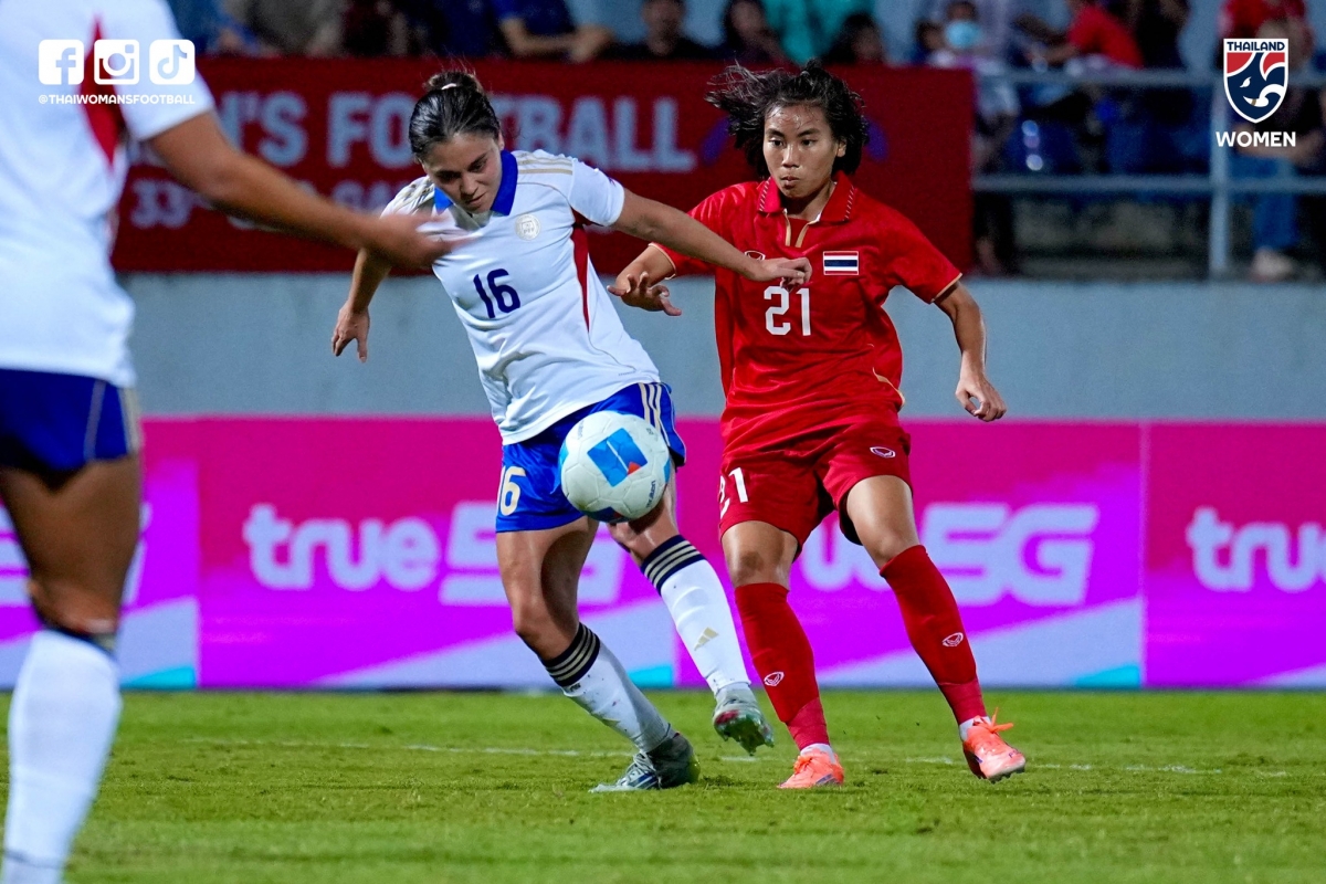 Trận bán kết 2 bóng đá nữ SEA Games 33 giữa Thái Lan và Philippines phải bước vào hiệp phụ. (Ảnh: FAT). 