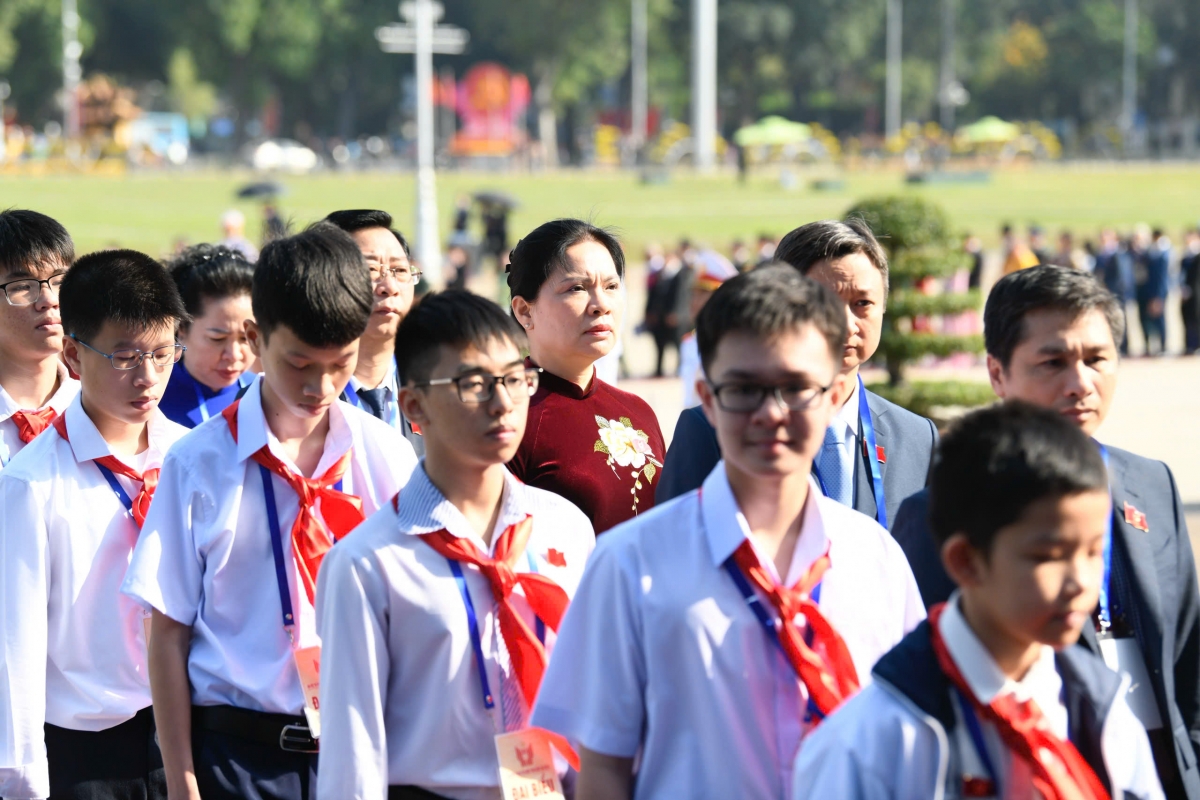 Đại biểu cao tuổi nhất dự Đại hội là bà Nguyễn Thị Bình, 98 tuổi, Anh hùng Lao động, nguyên Phó Chủ tịch nước. Ngoài ra còn có 5 đại biểu nhỏ tuổi nhất, đều 11 tuổi.