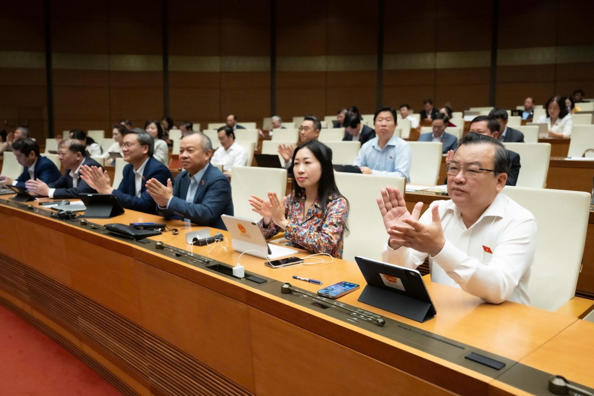 Sáng 11/12/2025, Quốc hội biểu quyết thông qua một số luật nghi quyết. Ảnh Quốc hội