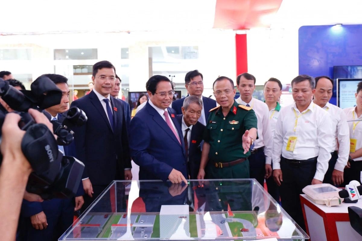 Thủ Tướng Phạm Minh Chính tham quan mô hình doanh nghiệp khoa học công nghệ tại Thanh Hóa