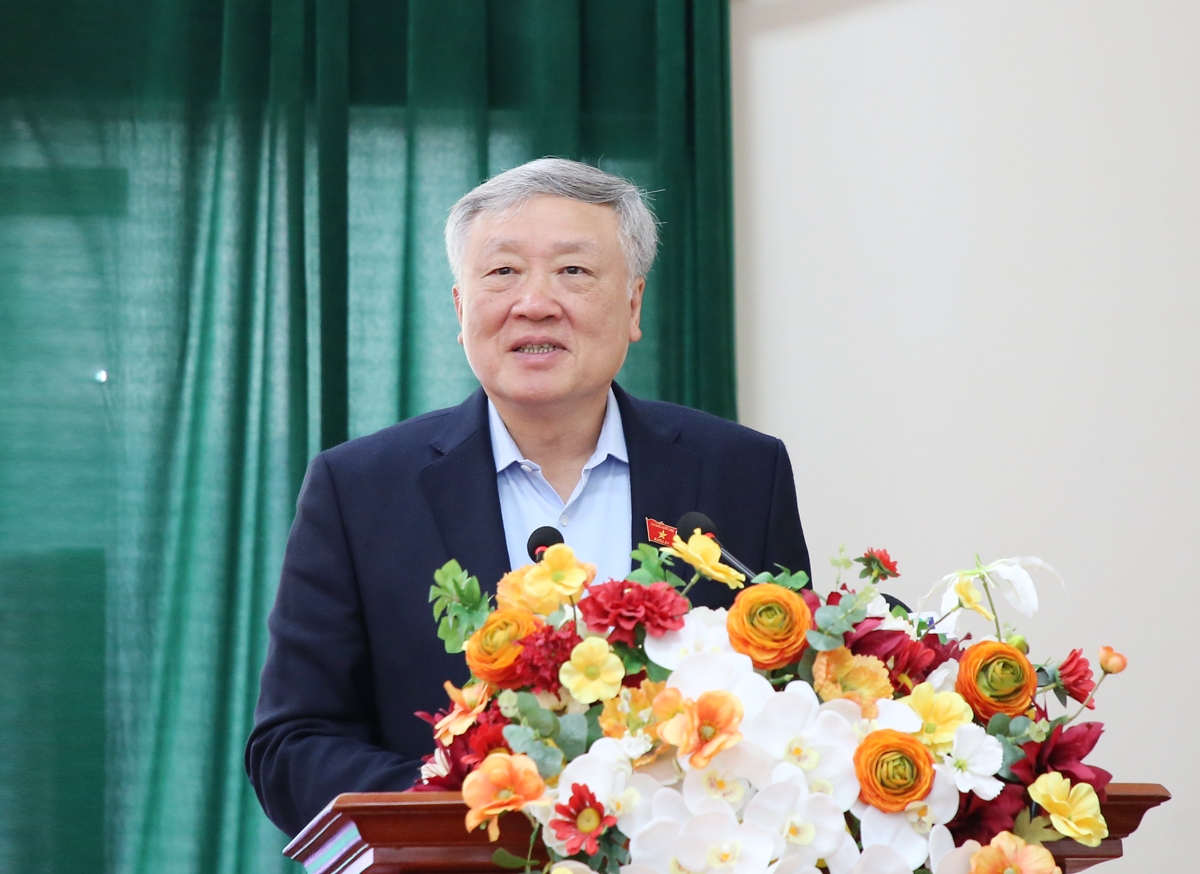 Phó Thủ tướng Thường trực Chính phủ Nguyễn Hòa Bình phát biểu với cử tri phường Võ Cường