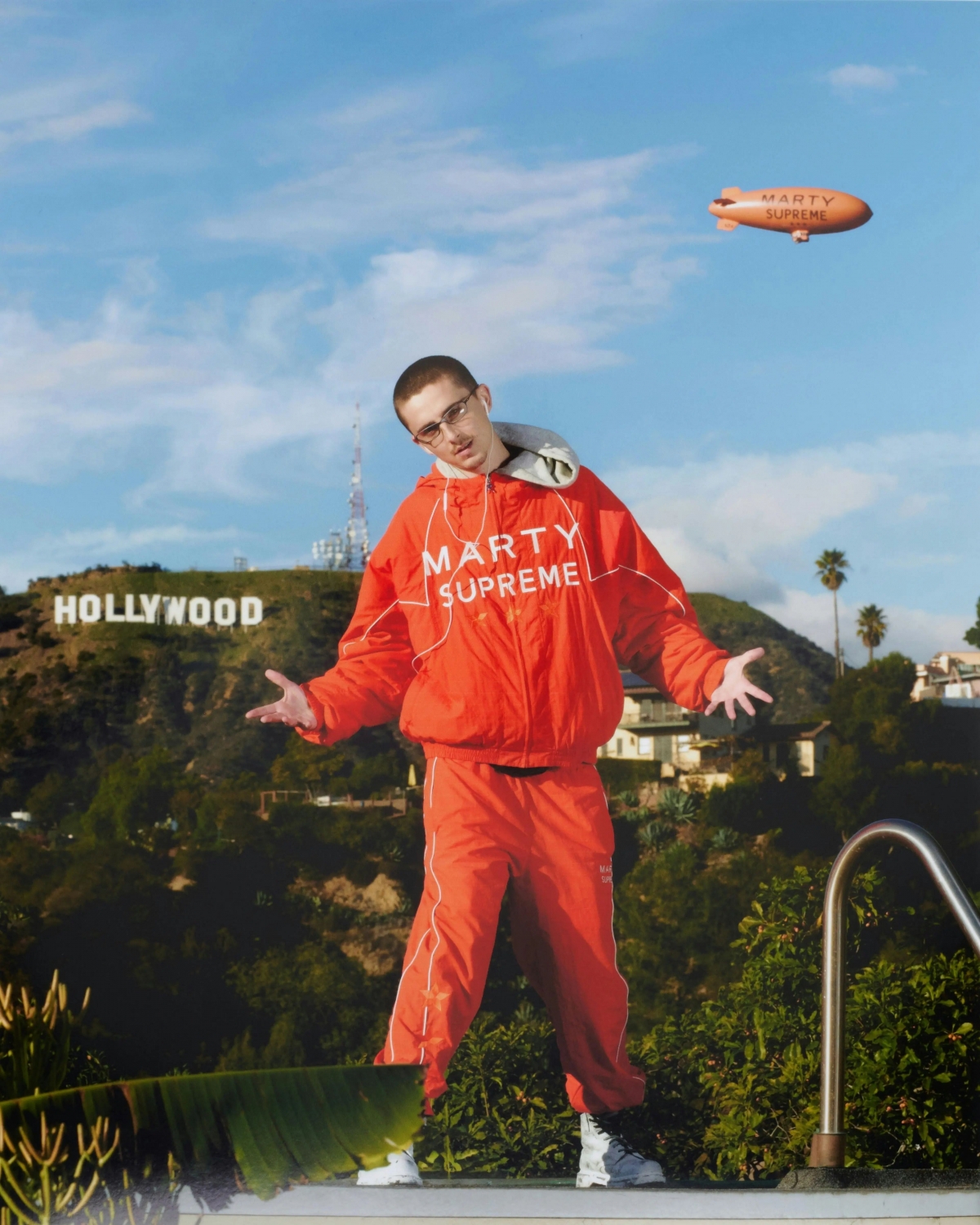 Chiếc áo khoác gió Marty Supreme có giá dưới 200 bảng Anh đang gây sốt toàn cầu. (Ảnh: Instagram)