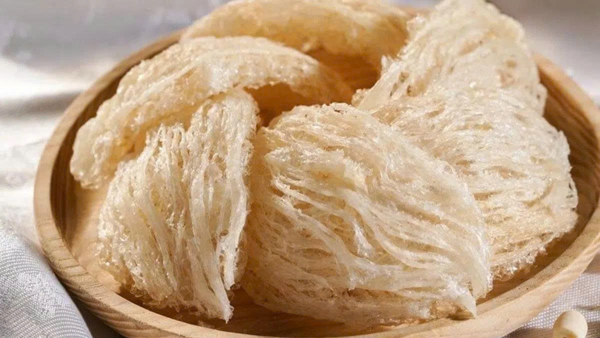 Tổ yến chứa nhiều protein, axit amin và vi chất quan trọng, từ đó đem lại nhiều tác động tích cực cho sức khỏe con người